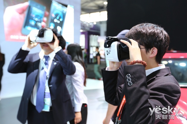 第二屆CES Asia展會:VR/可穿戴設(shè)備成新風(fēng)尚(圖1) 第二屆CES Asia展會:VR/可穿戴設(shè)備成新風(fēng)尚(圖1)