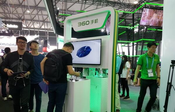360手機(jī)N4新品體驗(yàn) 2016CES展會(huì)清晰亮相(圖1) 2016CES展會(huì)清晰亮相 360手機(jī)N4新品體驗(yàn)