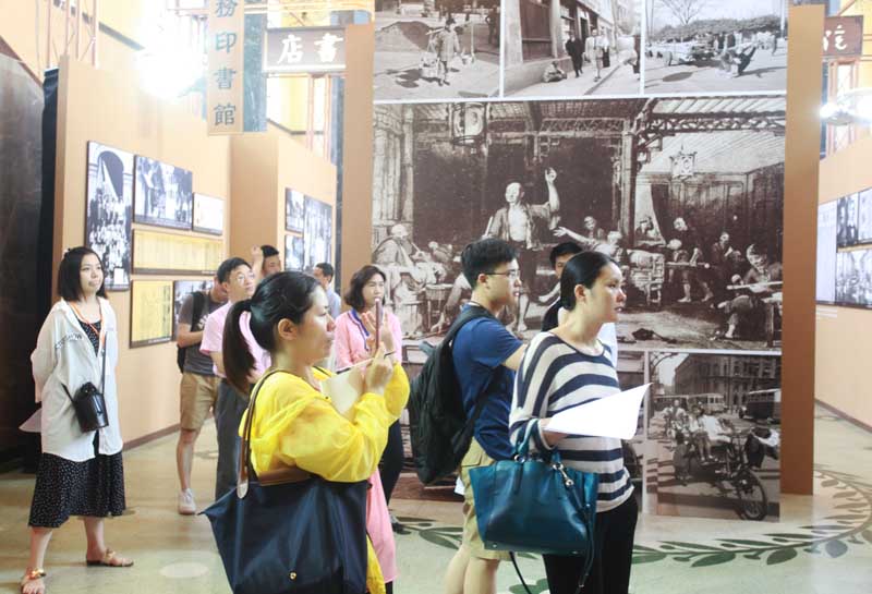 6月20日“日出東方-上海市紀(jì)念中國共產(chǎn)黨成立95周年主題展”開展(圖1)